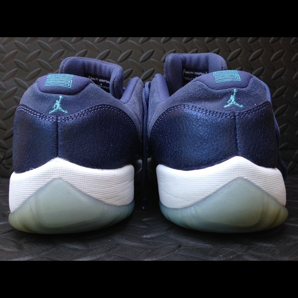 Jordan 11 low blue moon used size 9.5 580521-408 - Picture 6 of 8